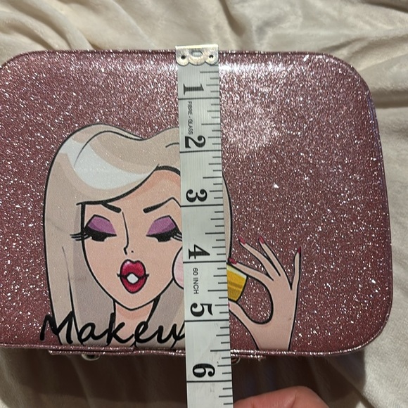 Pink Glitter Case Can Hold Makeup or Anything Your Sparkling Heart Desires - Picture 10 of 11